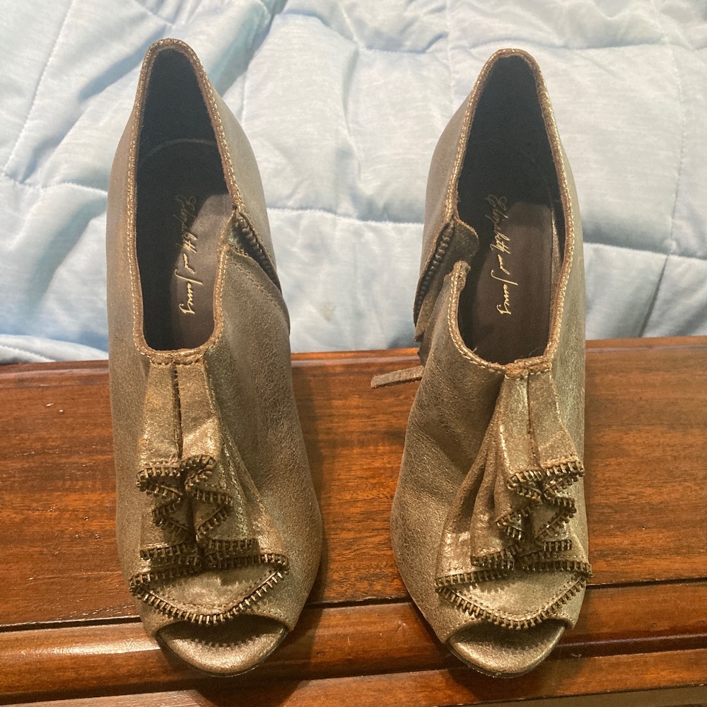 Elizabeth and James Open toe stiletto booties